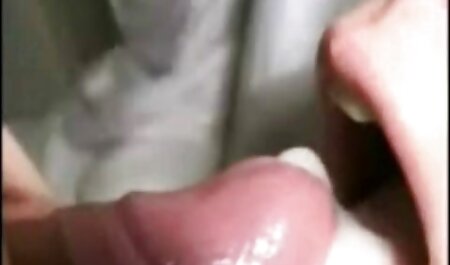 یک نوجوان روسی قرار داده دانلود کلیپ سکسی دوربین مخفی و آن را در دهان او
